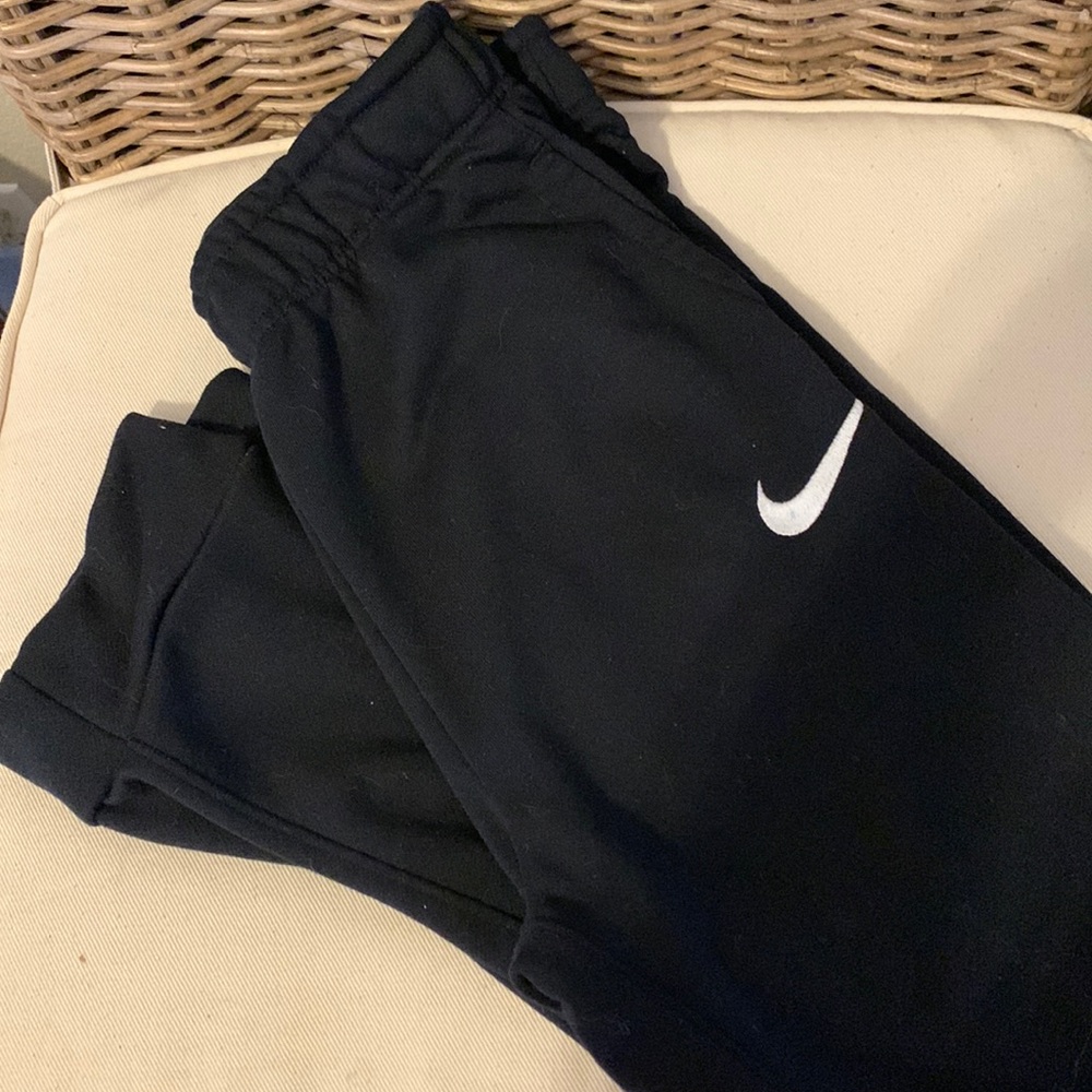 Nike boys sweets Dri-Fit Large black